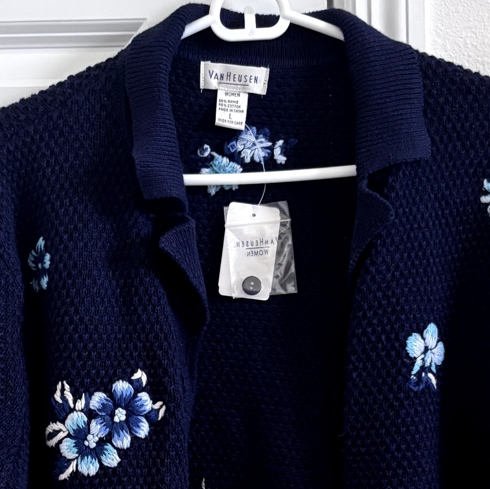 Van Hausen Vintage Navy Blue Floral Women's Embroidered Cardigan - Picture 2 of 4